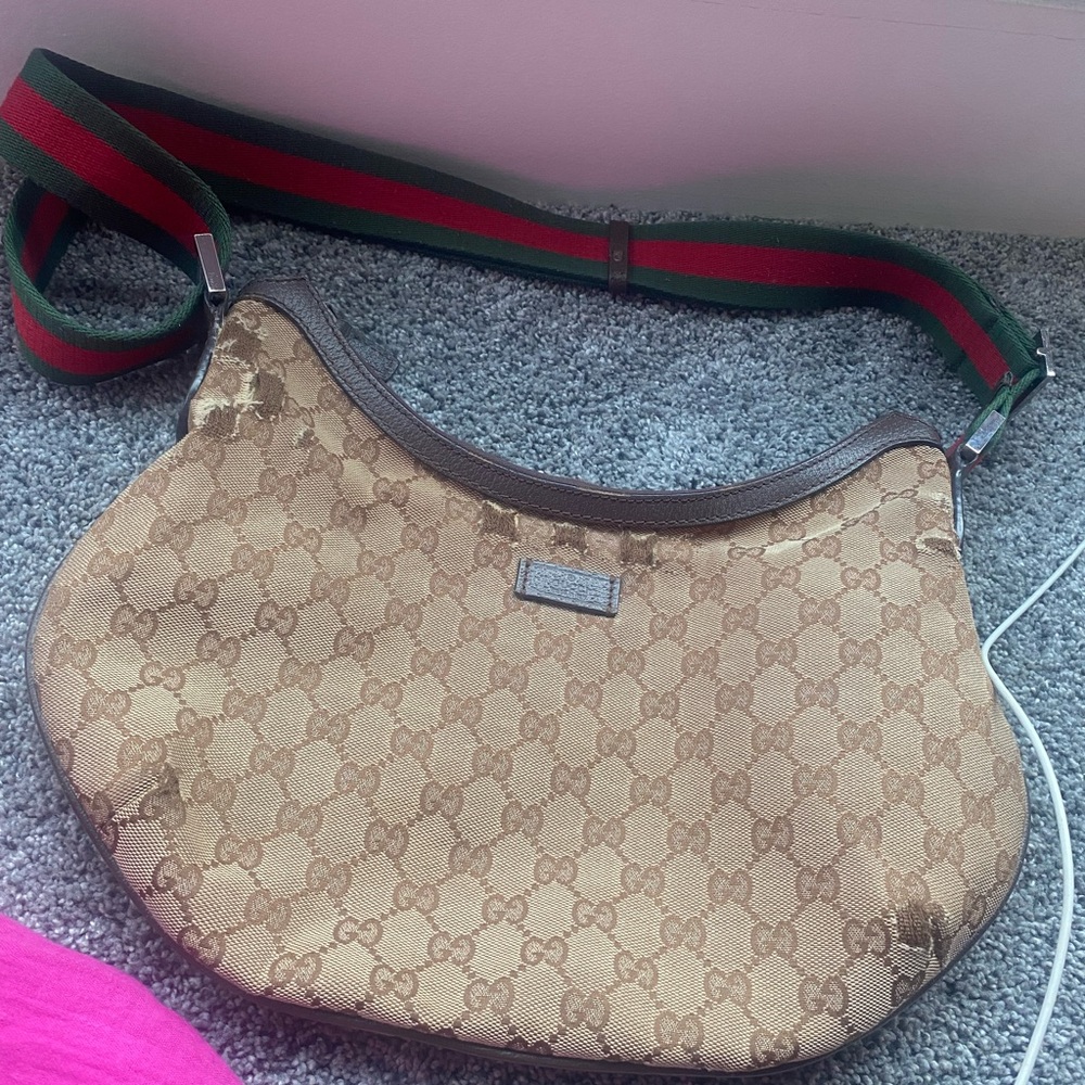 Gucci Beige and Brown Shoulder Bag with Red and Green Strap very used